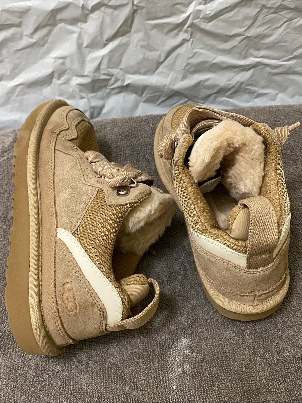 UGG Lowmel Sneakers Tank kids size 2